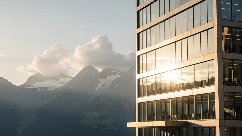 Moderne Schweizer Bankarchitektur mit Bergkulisse und internationalen Geschäftsleuten